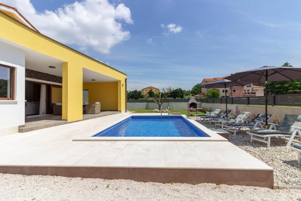 Modern Villa Eve In Medulin With Pool Near The Beach Luaran gambar